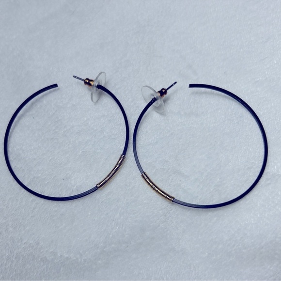 Black Hoop Earrings w/ Gold Sz M - Picture 3 of 4